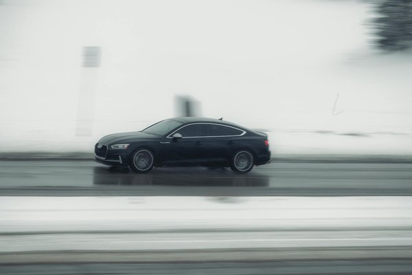 How are UK car manufacturers enhancing customer experience in the digital age?